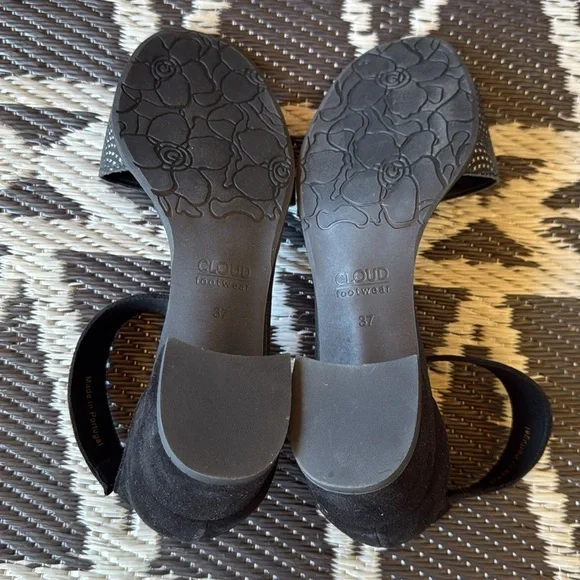 * NWOT*Cloud Footwear | Kenzie Block Heels - Picture 7 of 10